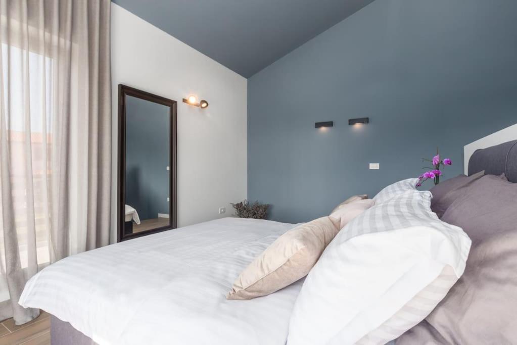 Marcante - Designer, Romantic Pool View Suite Porec Exterior photo